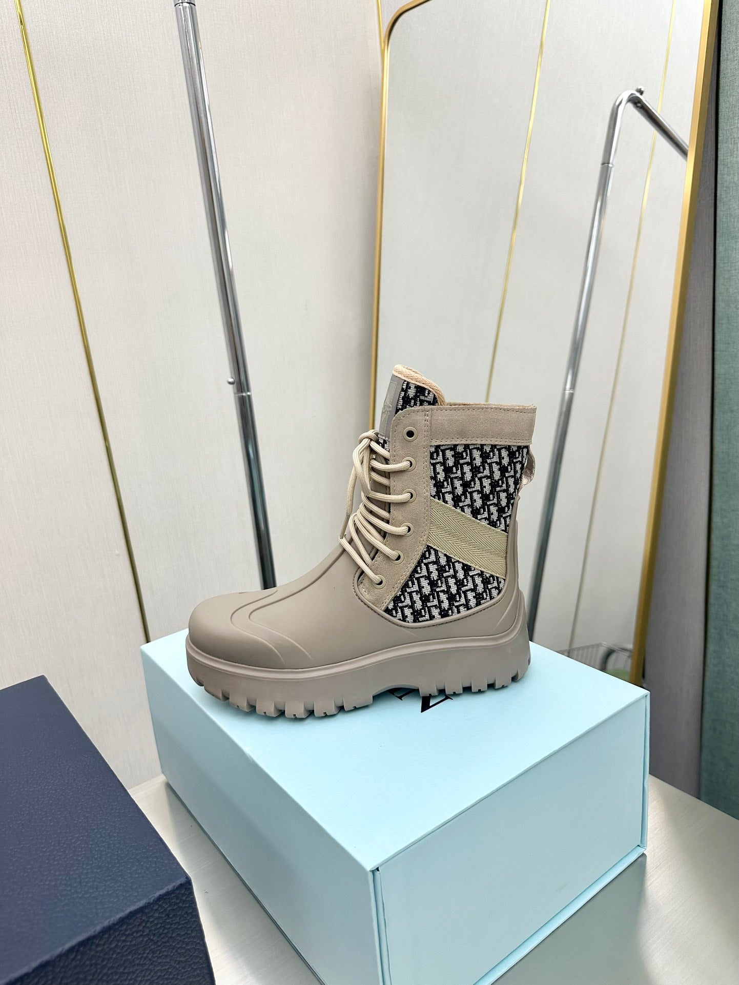 DIOR GARDEN LACE UP BOOT BEIGE 3BO315ZYH H164