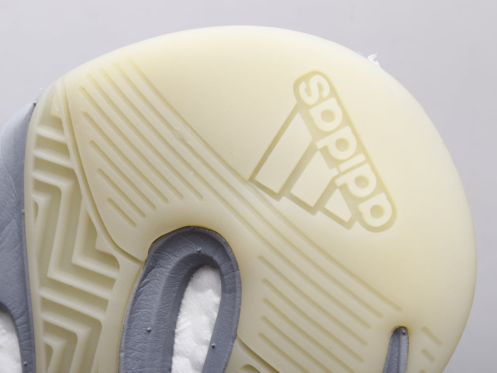 LW - Yzy 700 Inertia 2.0 Sneaker