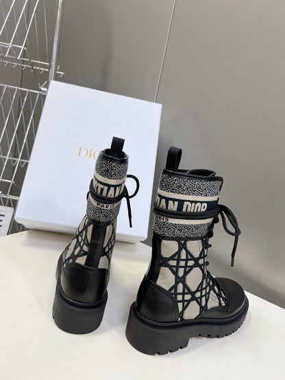 DIOR D MAJOR BOOTS BLACK AND BEIGE