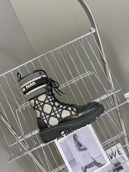 DIOR D MAJOR BOOTS BLACK AND BEIGE