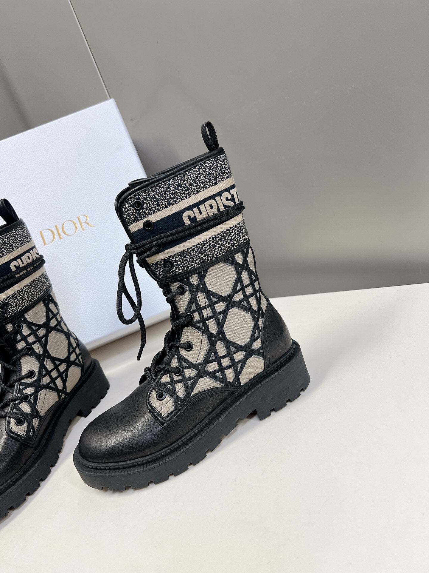 DIOR D MAJOR BOOTS BLACK AND BEIGE