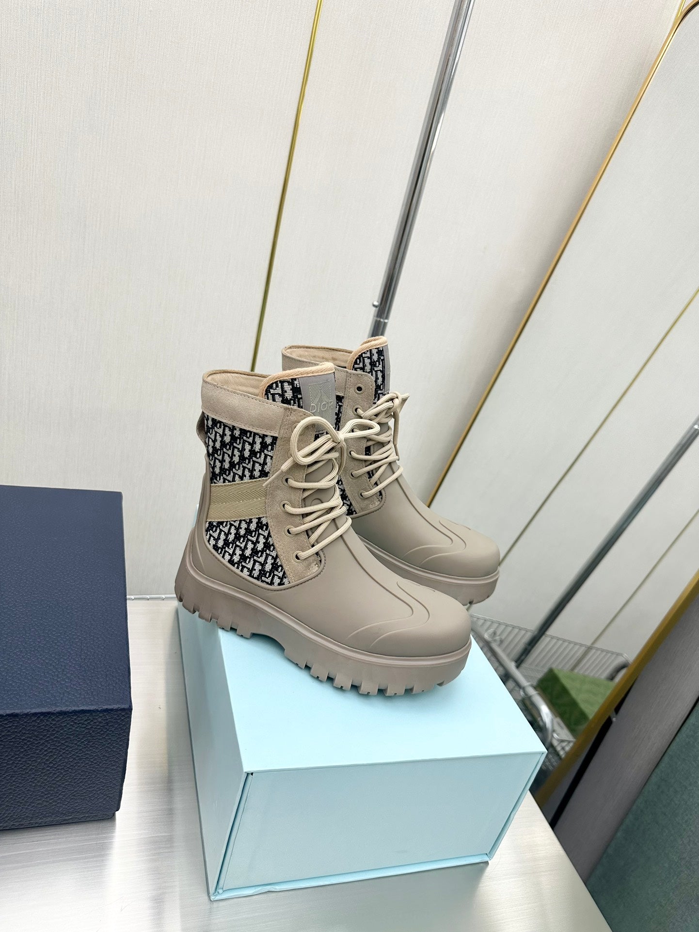 DIOR GARDEN LACE UP BOOT BEIGE 3BO315ZYH H164