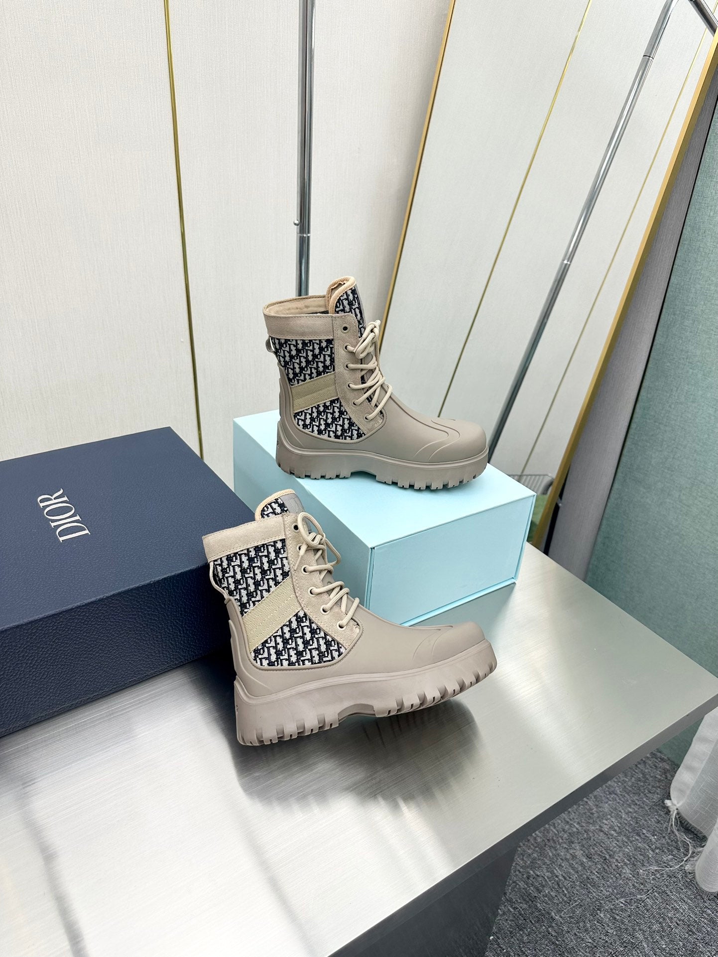 DIOR GARDEN LACE UP BOOT BEIGE 3BO315ZYH H164