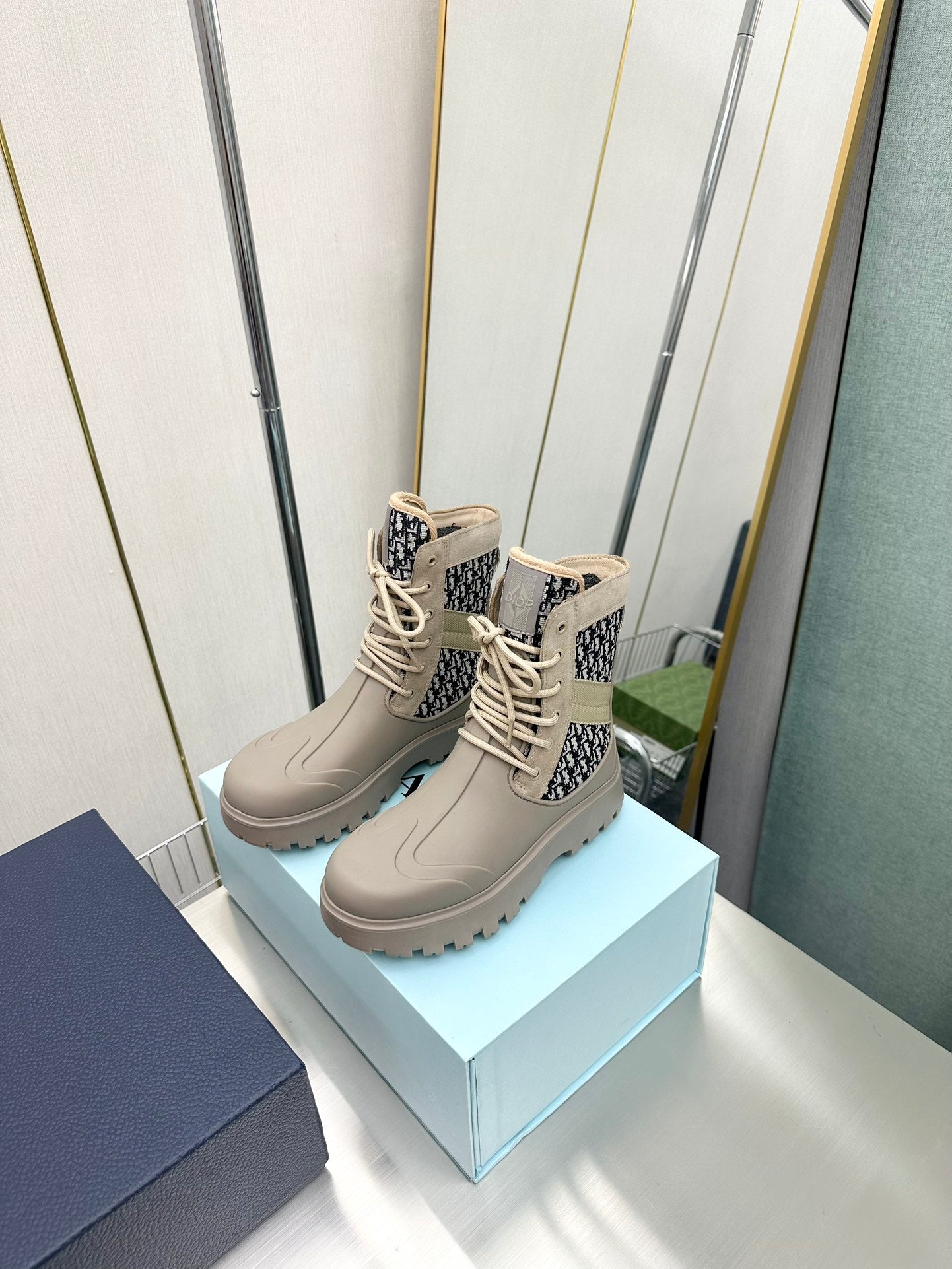 DIOR GARDEN LACE UP BOOT BEIGE 3BO315ZYH H164