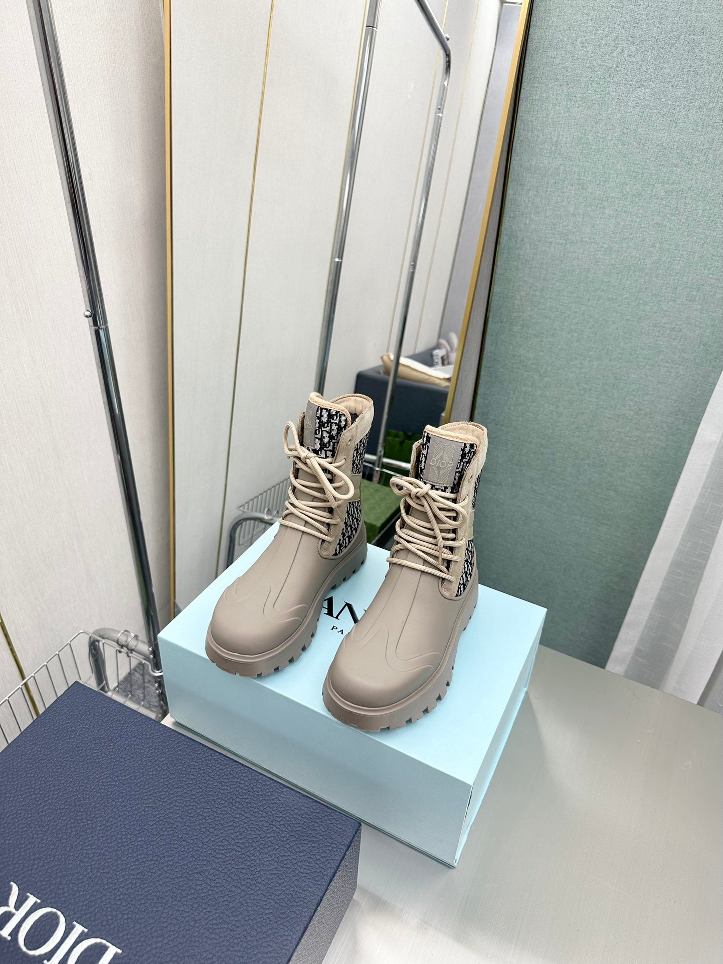 DIOR GARDEN LACE UP BOOT BEIGE 3BO315ZYH H164