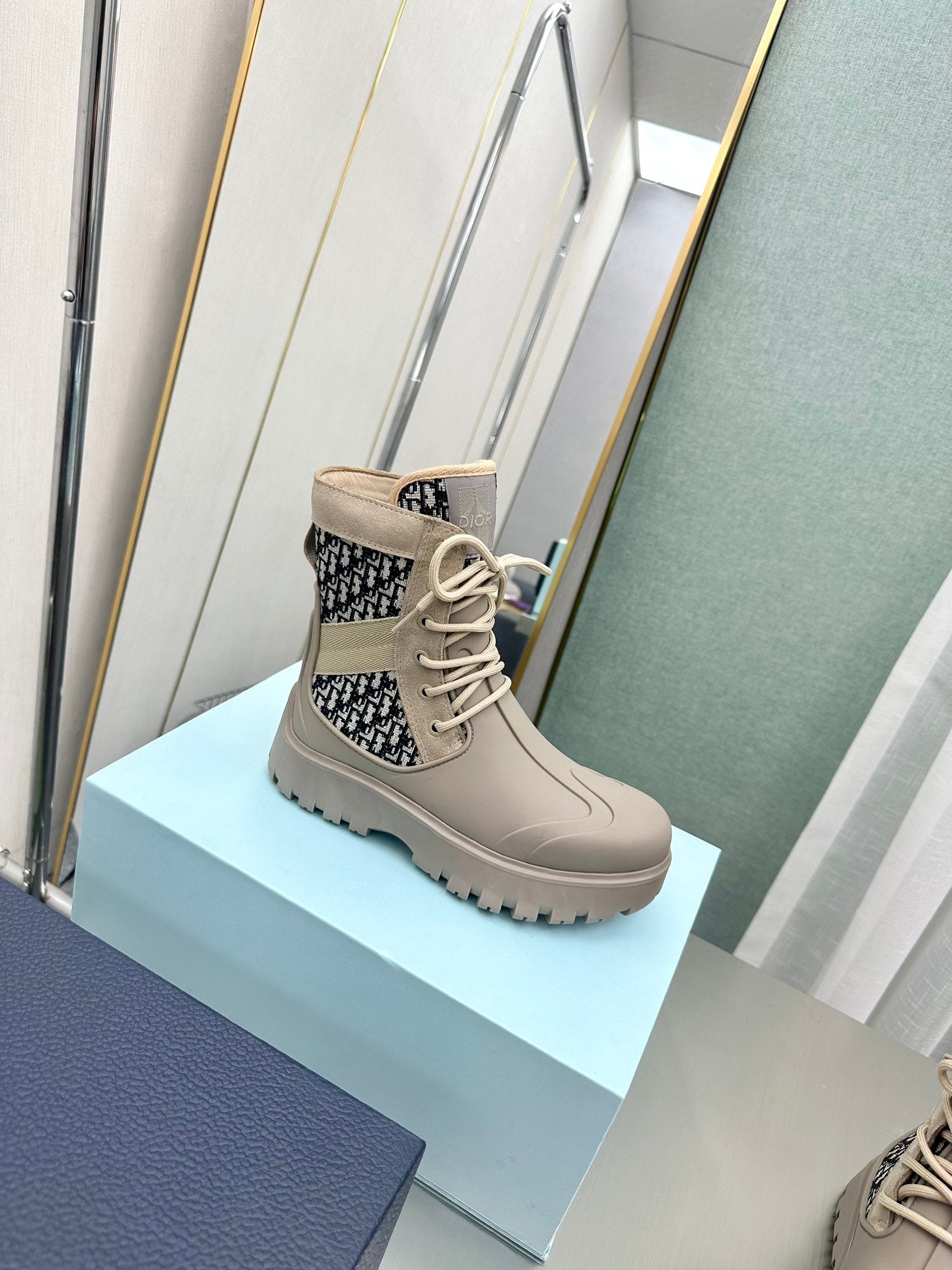 DIOR GARDEN LACE UP BOOT BEIGE 3BO315ZYH H164