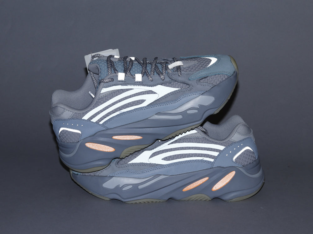 LW - Yzy 700 Inertia 2.0 Sneaker