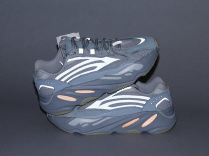 LW - Yzy 700 Inertia 2.0 Sneaker