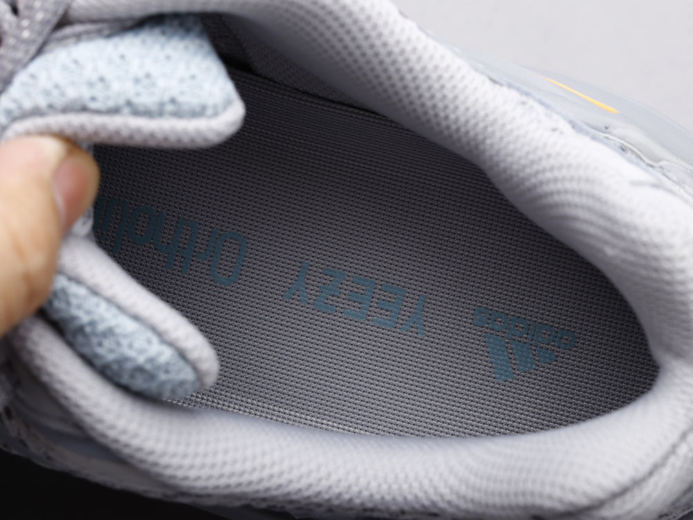 LW - Yzy 700 Inertia 2.0 Sneaker