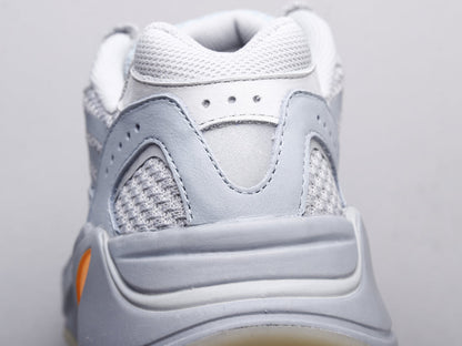 LW - Yzy 700 Inertia 2.0 Sneaker