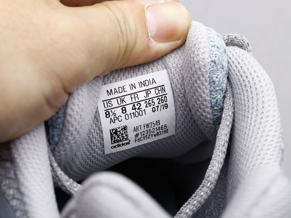 LW - Yzy 700 Inertia 2.0 Sneaker