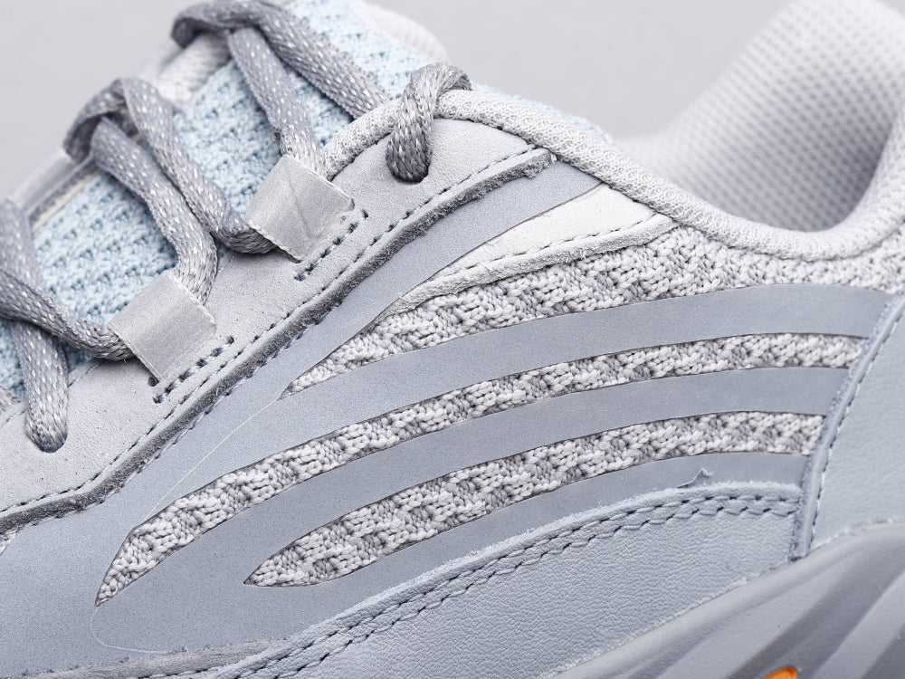 LW - Yzy 700 Inertia 2.0 Sneaker